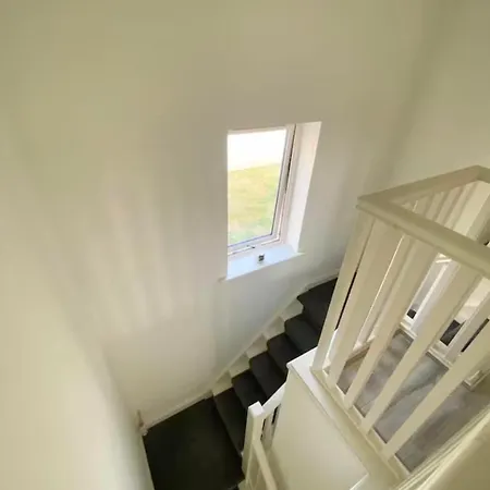 Luxury House Kildare - 3 Double Bedrooms - Sleeps 6 - 25 Minute Train Dublin Centre וילה ניוברידג'