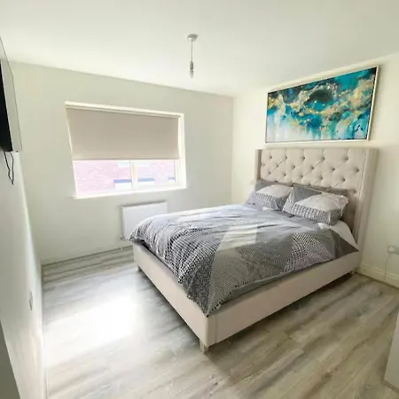 וילה Luxury House Kildare - 3 Double Bedrooms - Sleeps 6 - 25 Minute Train Dublin Centre