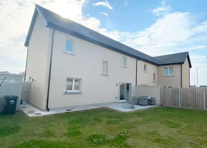 וילה Luxury House Kildare - 3 Double Bedrooms - Sleeps 6 - 25 Minute Train Dublin Centre ניוברידג'
