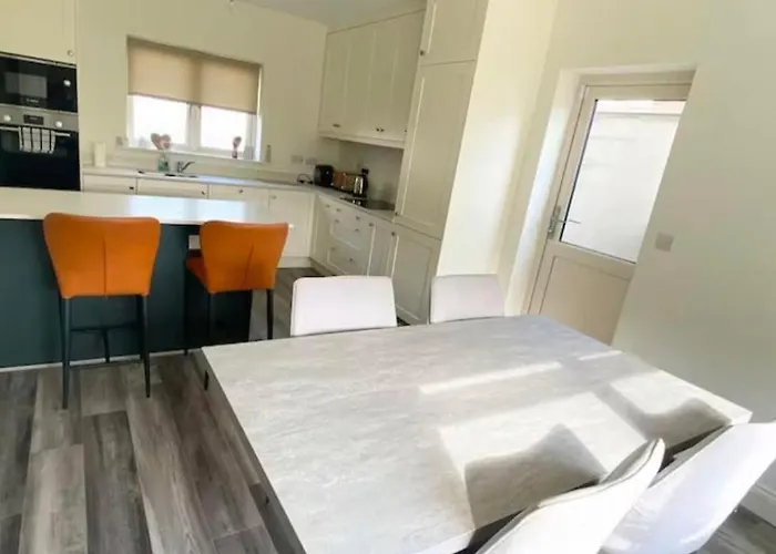 וילה Luxury House Kildare - 3 Double Bedrooms - Sleeps 6 - 25 Minute Train Dublin Centre *