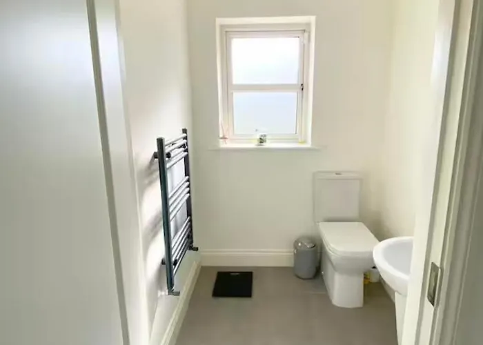 Luxury House Kildare - 3 Double Bedrooms - Sleeps 6 - 25 Minute Train Dublin Centre