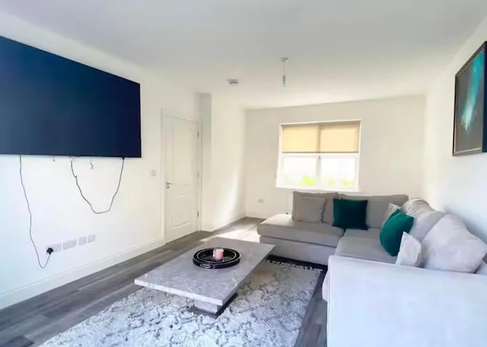 Luxury House Kildare - 3 Double Bedrooms - Sleeps 6 - 25 Minute Train Dublin Centre *